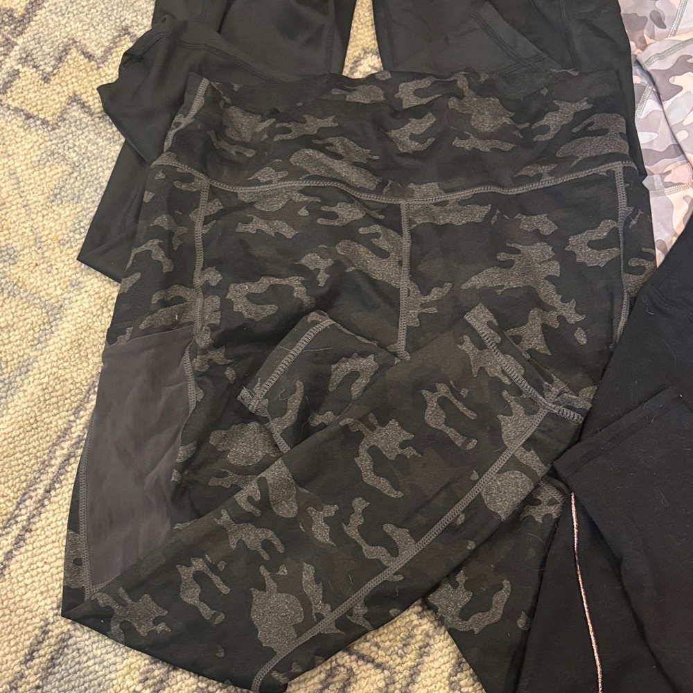 Fabletics legging bundle size medium - image 2